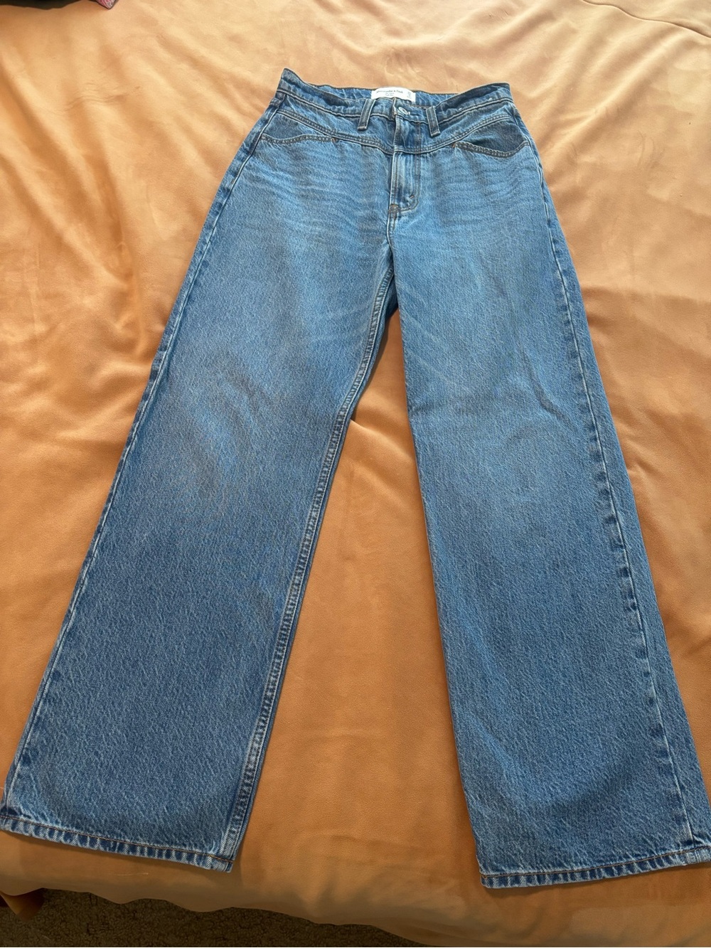 Abercrombie & Fitch Loose High-Rise Jeans 25s